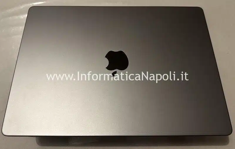 Problema Apple MacBook Pro 14 A2442 | A2779 non si accendono a causa di danni da liquido