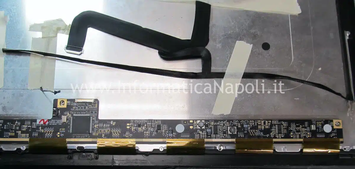 Problema display sporco iMac 27 A1419 angoli con polvere e sostituzione barra LED