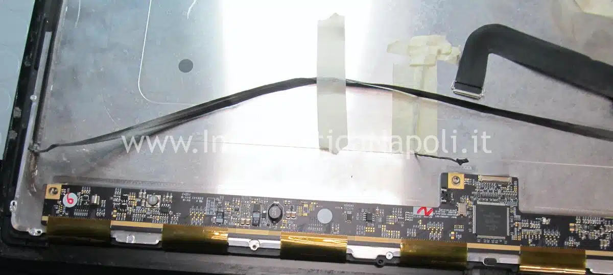 Problema display sporco iMac 27 A1419 angoli con polvere e sostituzione barra LED