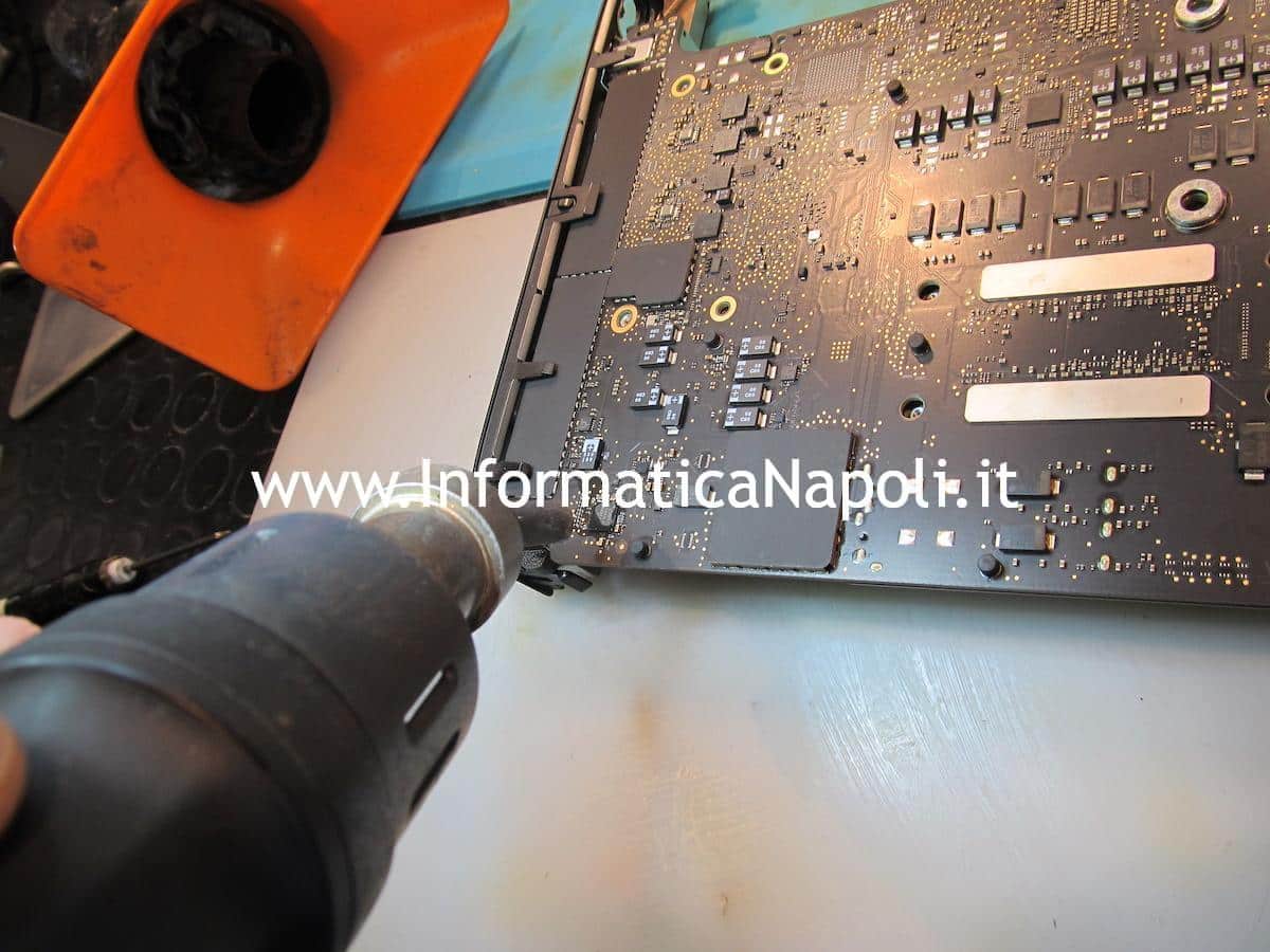problema e riparazione chip audio cirrus logic CS42L83 Mac Mini 2018 A1993