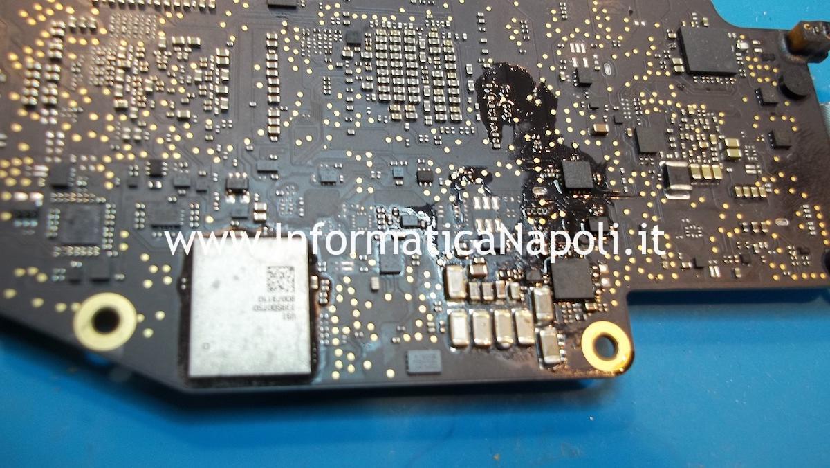 come riparare scheda madre MacBook Pro 13 2020 A2289 con danni da ossido