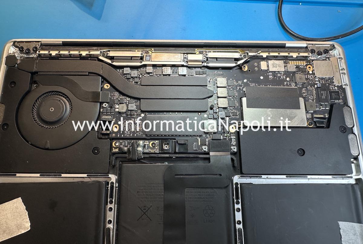 riparazione di un MacBook Pro 13 2016 2017 A1708 che non si accende