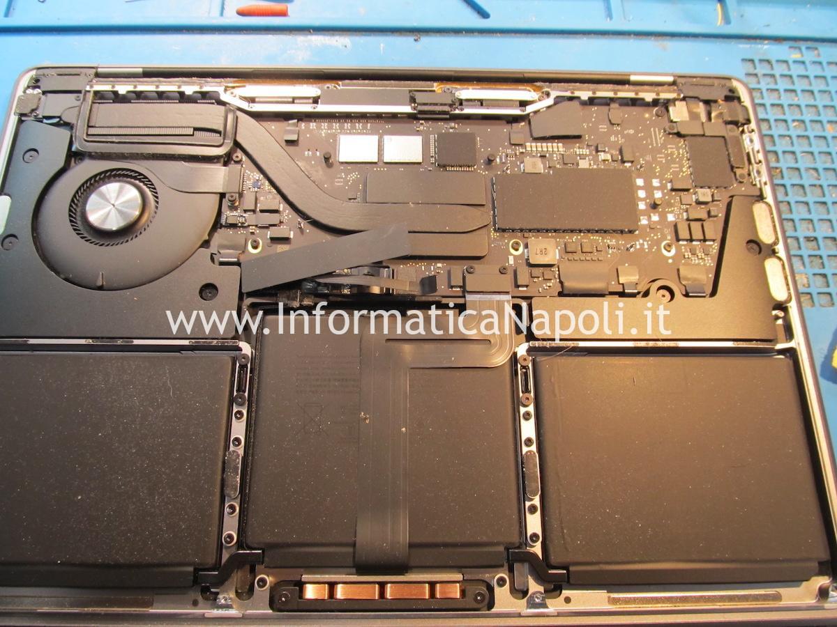 Aprire riparare display MacBook Pro 13 A2338 M1 2020