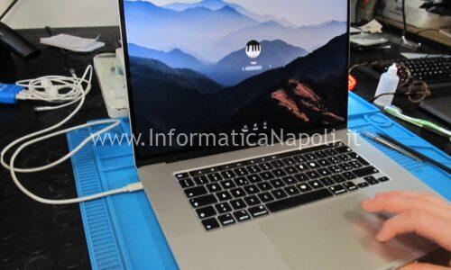 Un MacBook Pro 16 del 2019 A2141 con un danno.. particolare